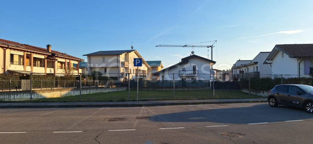 terreno edificabile in vendita a Cologno al Serio