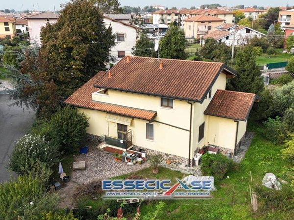 casa indipendente in vendita a Cologno al Serio