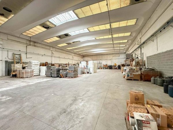 locale commerciale in vendita a Cologno al Serio