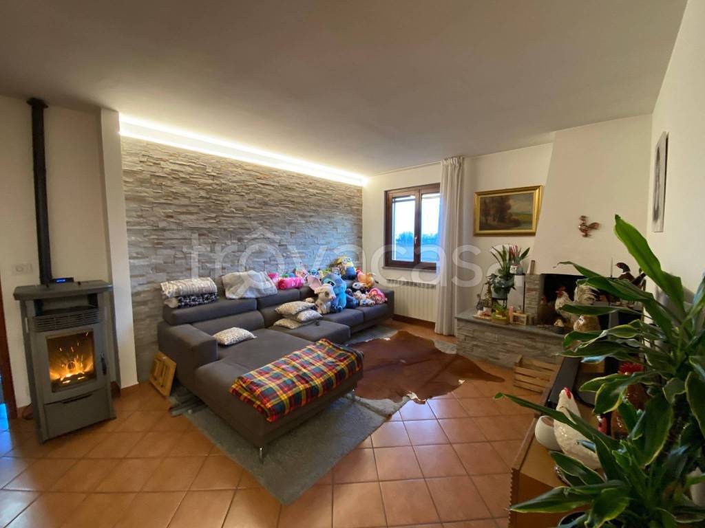 appartamento in vendita a Cologno al Serio in zona Castel Liteggio