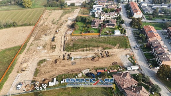 terreno edificabile in vendita a Cologno al Serio