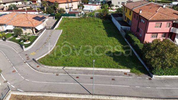 terreno edificabile in vendita a Cologno al Serio