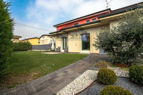 casa indipendente in vendita a Cologno al Serio
