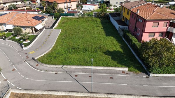 terreno edificabile in vendita a Cologno al Serio