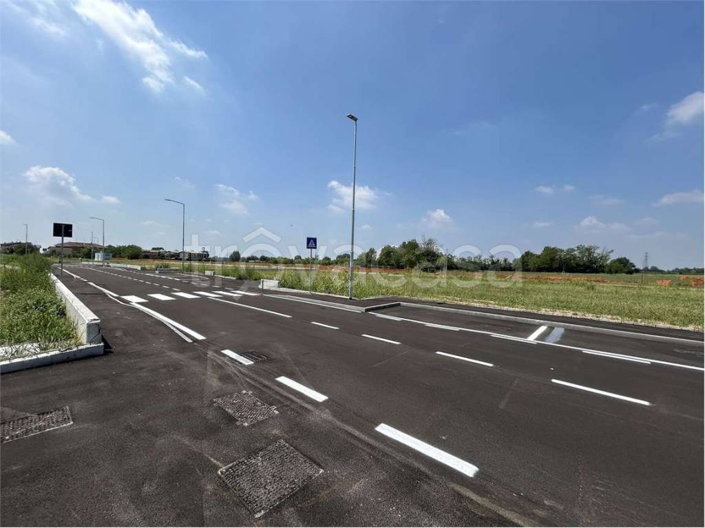 terreno edificabile in vendita a Cologno al Serio