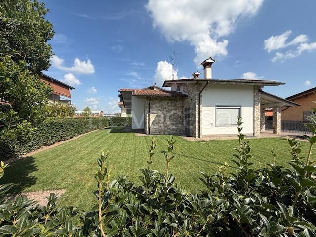 casa indipendente in vendita a Cologno al Serio