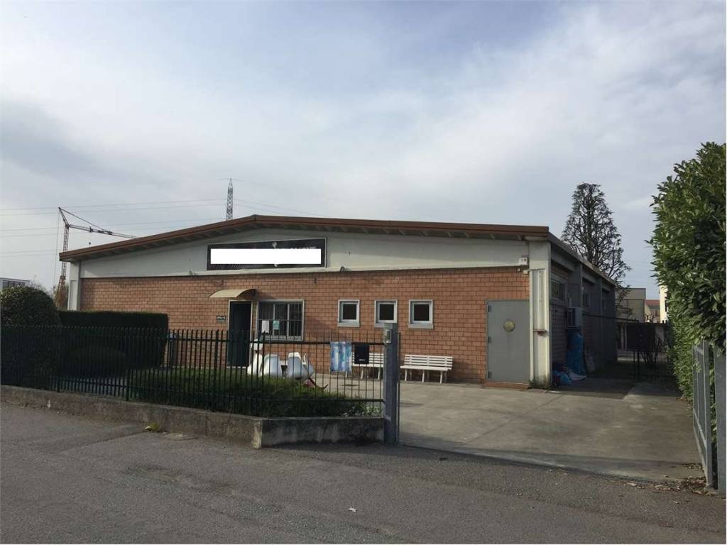 locale commerciale in vendita a Cologno al Serio