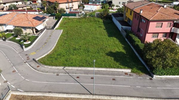terreno in vendita a Cologno al Serio