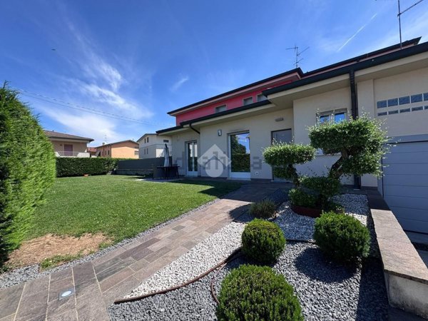 casa indipendente in vendita a Cologno al Serio