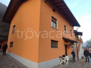casa indipendente in vendita a Colzate