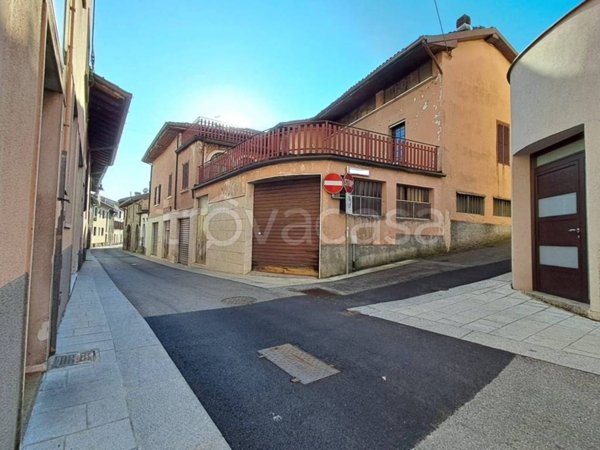 casa indipendente in vendita a Colzate