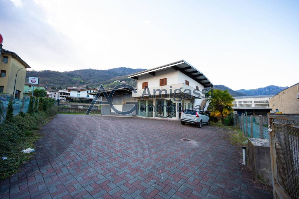 casa indipendente in vendita a Colzate