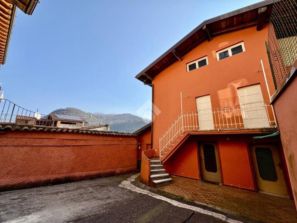casa indipendente in vendita a Colzate