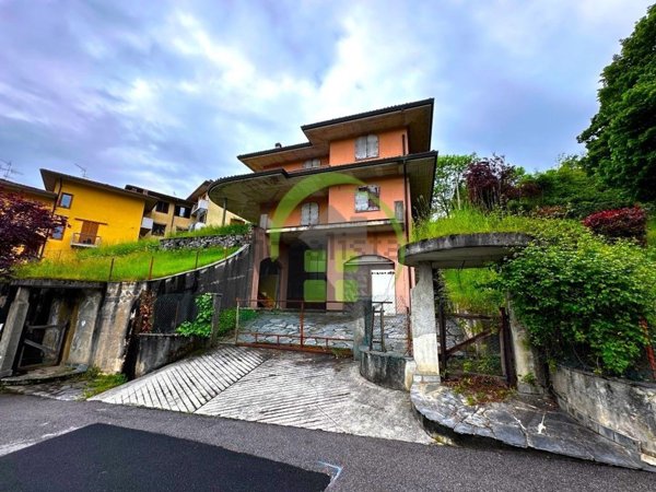 casa indipendente in vendita a Colzate