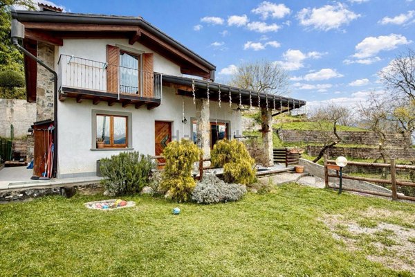 casa indipendente in vendita a Colzate