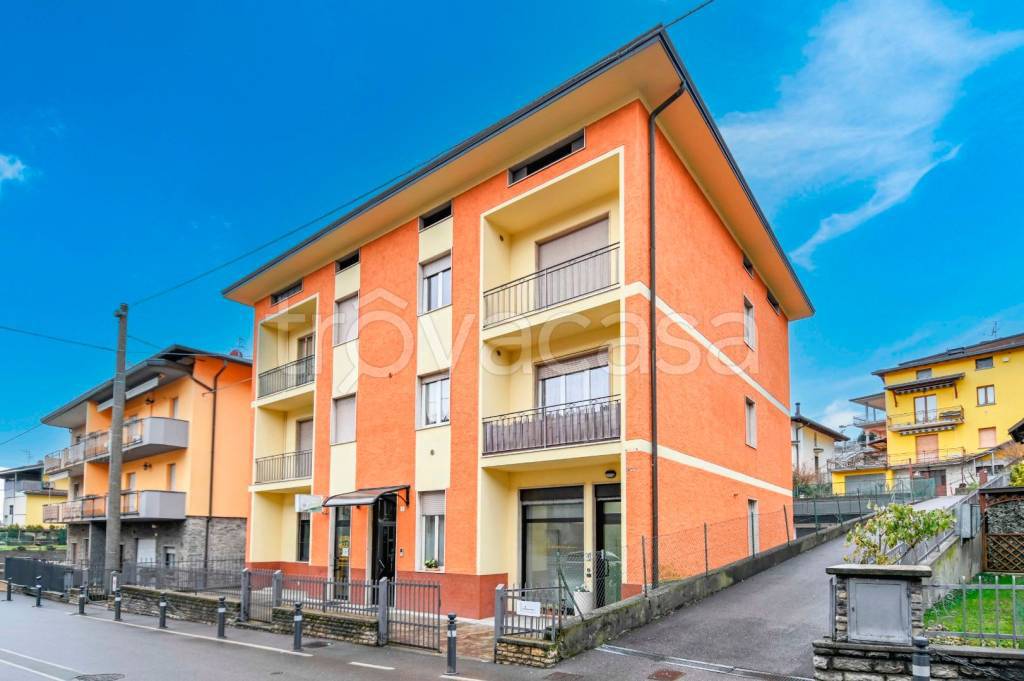 appartamento in vendita a Colzate in zona Bondo Colzate