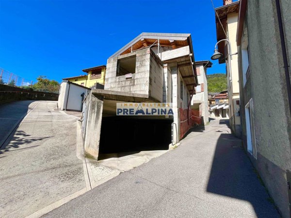 casa indipendente in vendita a Colzate in zona Bondo Colzate
