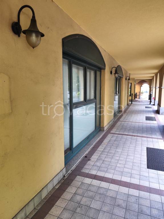 negozio in vendita a Comun Nuovo