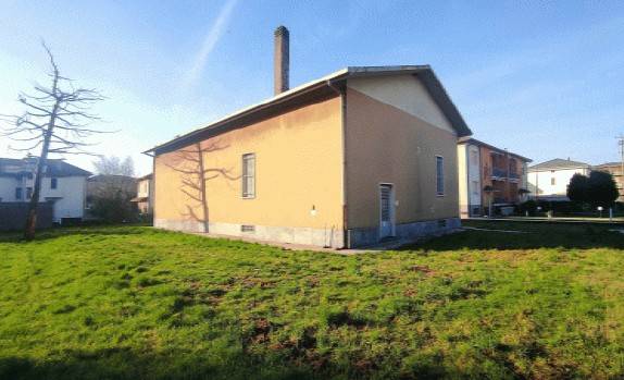 locale commerciale in vendita a Comun Nuovo