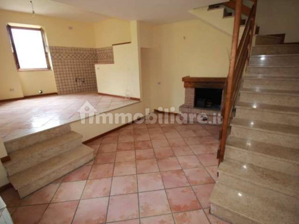 casa indipendente in vendita a Corna Imagna