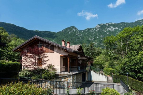 casa indipendente in vendita a Corna Imagna