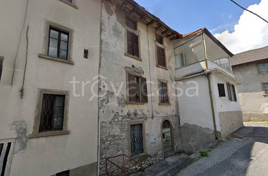 casa indipendente in vendita a Corna Imagna