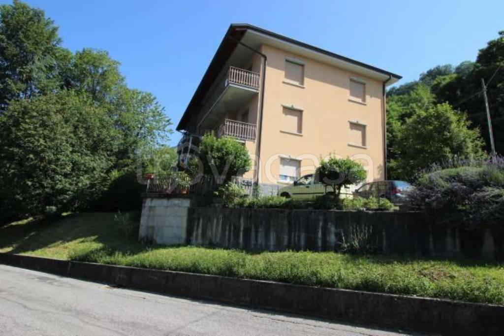 appartamento in vendita a Corna Imagna