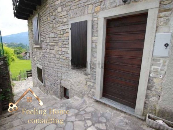 casa indipendente in vendita a Corna Imagna