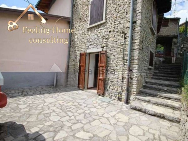casa indipendente in vendita a Corna Imagna