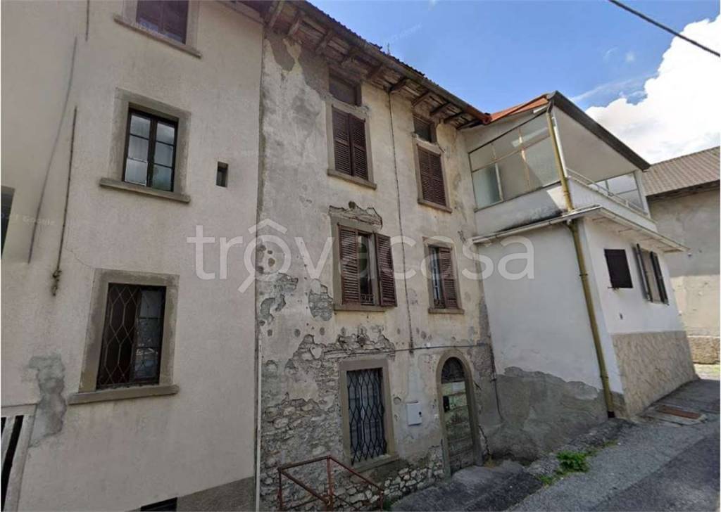 casa indipendente in vendita a Corna Imagna