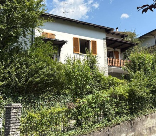 casa indipendente in vendita a Corna Imagna
