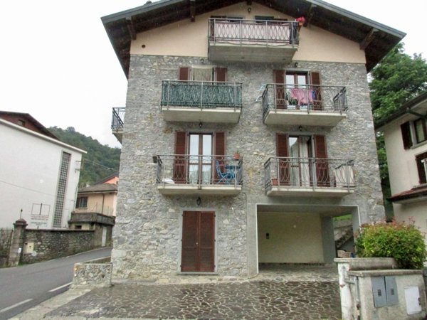 appartamento in vendita a Corna Imagna
