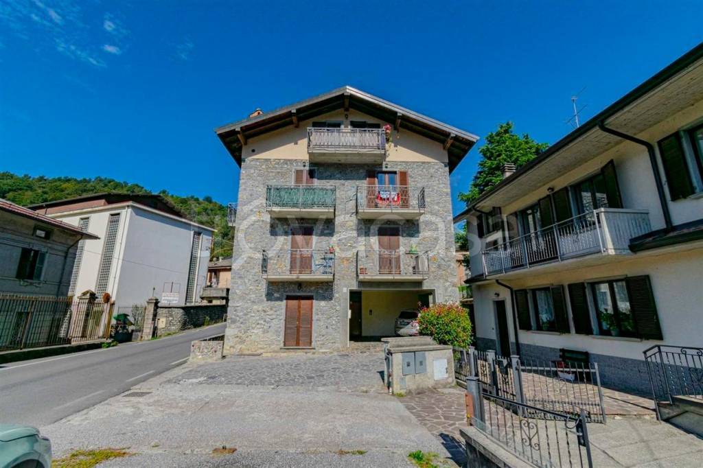 appartamento in vendita a Corna Imagna