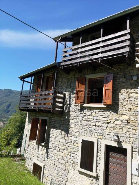 casa indipendente in vendita a Corna Imagna