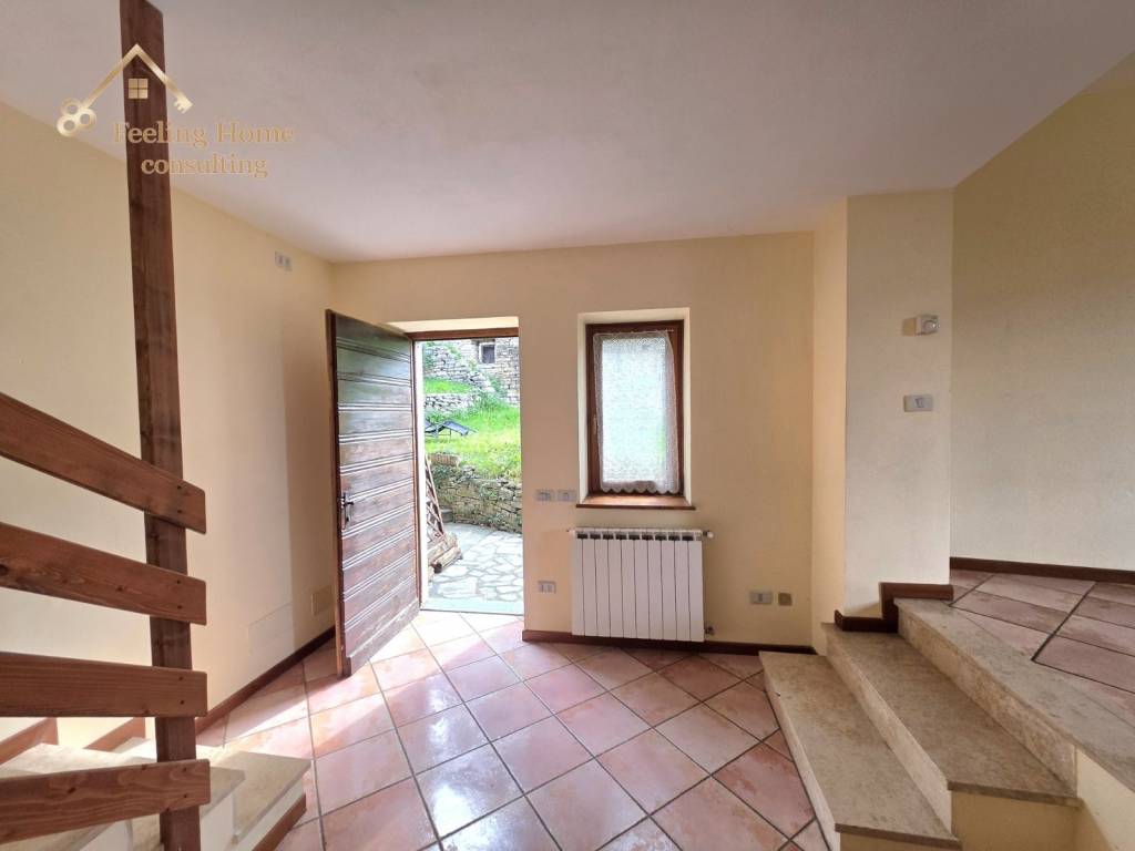 casa indipendente in vendita a Corna Imagna