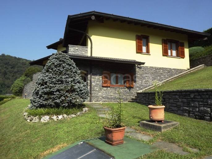 casa indipendente in vendita a Corna Imagna