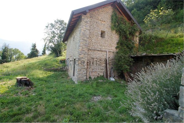 casale in vendita a Corna Imagna