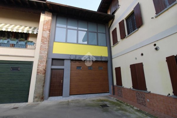 casale in vendita a Cortenuova