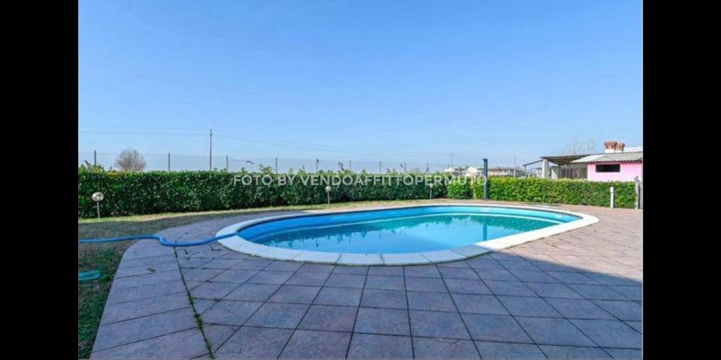 locale commerciale in vendita a Cortenuova