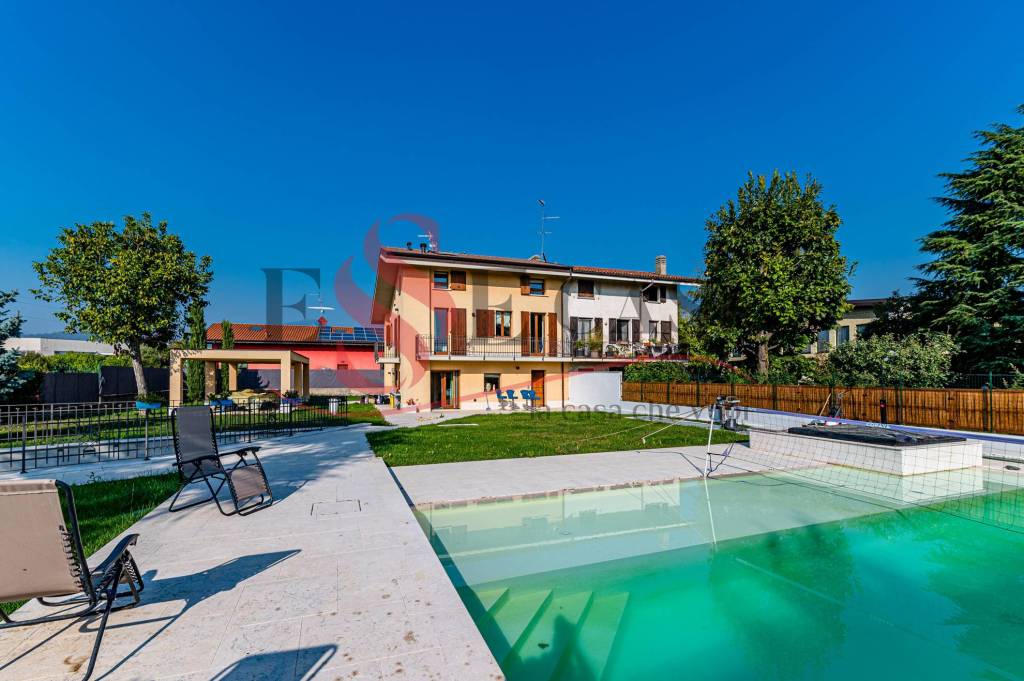 casa indipendente in vendita a Costa di Mezzate