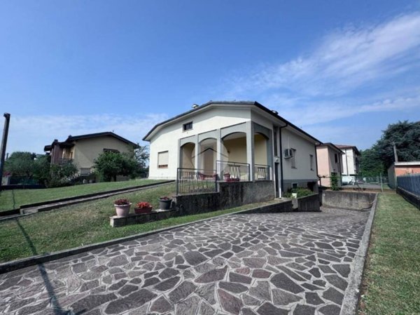 casa indipendente in vendita a Costa di Mezzate