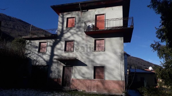 casa indipendente in vendita a Costa Valle Imagna