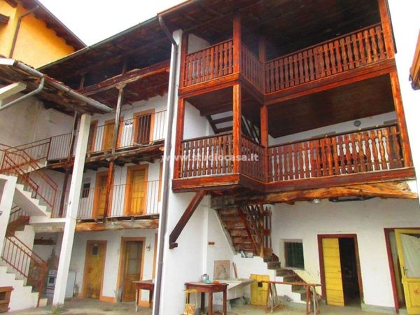 casa indipendente in vendita a Costa Volpino