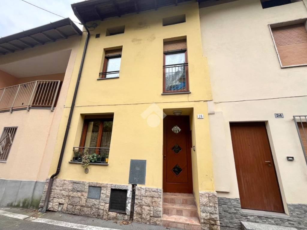 casa indipendente in vendita a Costa Volpino in zona Volpino