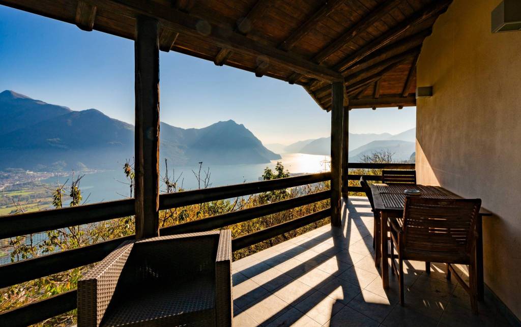 casa indipendente in vendita a Costa Volpino in zona Volpino