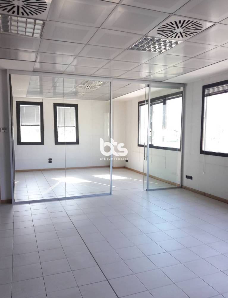 ufficio in vendita a Costa Volpino