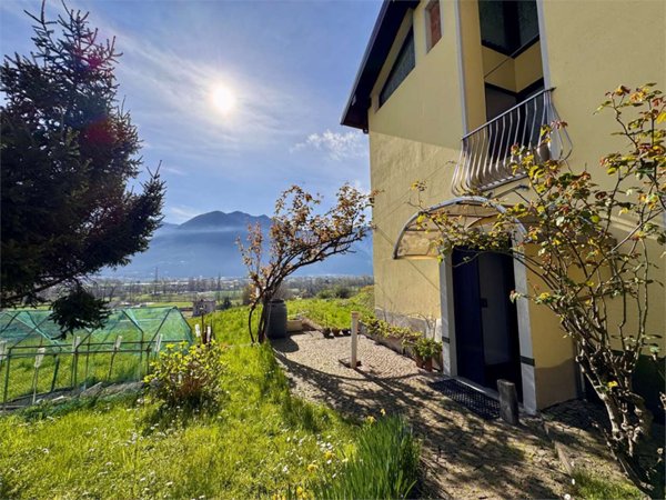 casa indipendente in vendita a Costa Volpino in zona Volpino