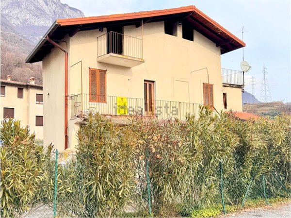casa indipendente in vendita a Costa Volpino