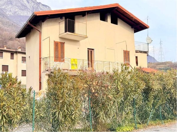casa indipendente in vendita a Costa Volpino