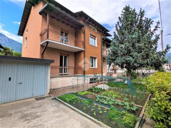 casa indipendente in vendita a Costa Volpino